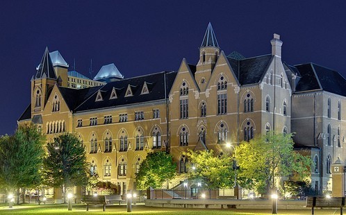 密苏里大学圣路易斯分校夜晚风景